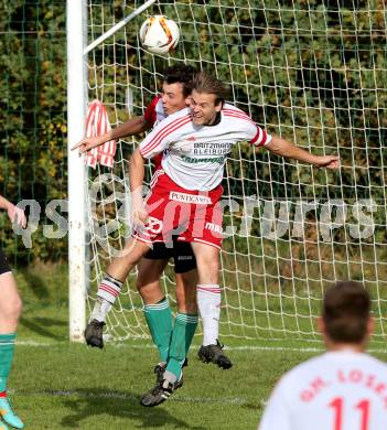 Fussball Unterliga Ost. St. Michael/Bleiburg gegen St. Andrae/Lav. Guenther Feimuth,  (St. Michael), Jakob Markut  (St. Andrae). St. Michael/Bleiburg, am 18.10.2015.
Foto: Kuess
---
pressefotos, pressefotografie, kuess, qs, qspictures, sport, bild, bilder, bilddatenbank