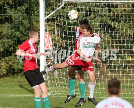 Fussball Unterliga Ost. St. Michael/Bleiburg gegen St. Andrae/Lav. Guenther Feimuth,  (St. Michael), Jakob Markut  (St. Andrae). St. Michael/Bleiburg, am 18.10.2015.
Foto: Kuess
---
pressefotos, pressefotografie, kuess, qs, qspictures, sport, bild, bilder, bilddatenbank