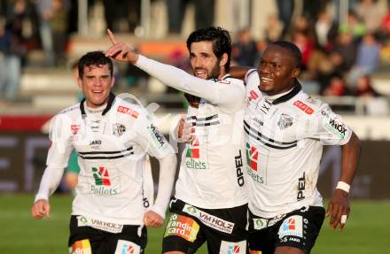 Fussball tipico Bundesliga. RZ Pellets WAC gegen SK Rapid Wien. Torjubel Thomas Zuendel, Jacobo, Issiaka Ouedraogo (WAC). Wolfsberg, am 18.10.2015.
Foto: Kuess
---
pressefotos, pressefotografie, kuess, qs, qspictures, sport, bild, bilder, bilddatenbank