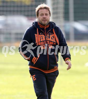 Fussball Unterliga Ost. St. Michael/Bleiburg gegen St. Andrae/Lav.  Trainer Karl Sommerauer  (St. Michael). St. Michael/Bleiburg, am 18.10.2015.
Foto: Kuess
---
pressefotos, pressefotografie, kuess, qs, qspictures, sport, bild, bilder, bilddatenbank