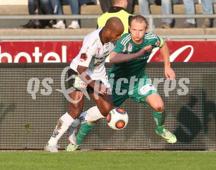 Fussball tipico Bundesliga. RZ Pellets WAC gegen SK Rapid Wien. De Oliveira Silvio Carlos, (WAC), Mario Sonnleitner (Rapid). Wolfsberg, am 18.10.2015.
Foto: Kuess
---
pressefotos, pressefotografie, kuess, qs, qspictures, sport, bild, bilder, bilddatenbank