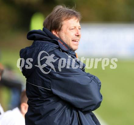 Fussball Unterliga Ost. St. Michael/Bleiburg gegen St. Andrae/Lav.  Trainer Karl Sommerauer (St. Michael). St. Michael/Bleiburg, am 18.10.2015.
Foto: Kuess
---
pressefotos, pressefotografie, kuess, qs, qspictures, sport, bild, bilder, bilddatenbank