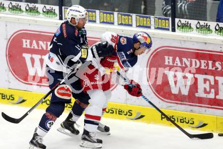 EBEL. Eishockey Bundesliga. EC VSV gegen EC Red Bull Salzburg. Mark Santorelli, (VSV),  Daniel Welser (Salzburg). Villach, am 20.10.2015.
Foto: Kuess 


---
pressefotos, pressefotografie, kuess, qs, qspictures, sport, bild, bilder, bilddatenbank