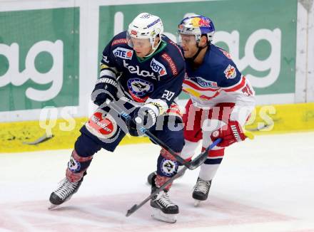 EBEL. Eishockey Bundesliga. EC VSV gegen EC Red Bull Salzburg. Nico Brunner, (VSV),  John Hughes (Salzburg). Villach, am 20.10.2015.
Foto: Kuess 


---
pressefotos, pressefotografie, kuess, qs, qspictures, sport, bild, bilder, bilddatenbank