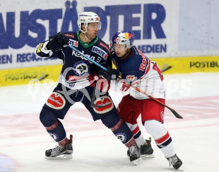 EBEL. Eishockey Bundesliga. EC VSV gegen EC Red Bull Salzburg. Rick Schofield, (VSV), Pehr Ledin (Salzburg). Villach, am 20.10.2015.
Foto: Kuess 


---
pressefotos, pressefotografie, kuess, qs, qspictures, sport, bild, bilder, bilddatenbank