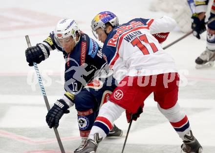 EBEL. Eishockey Bundesliga. EC VSV gegen EC Red Bull Salzburg. Brock McBride, (VSV),  Ben Walter (Salzburg). Villach, am 20.10.2015.
Foto: Kuess 


---
pressefotos, pressefotografie, kuess, qs, qspictures, sport, bild, bilder, bilddatenbank