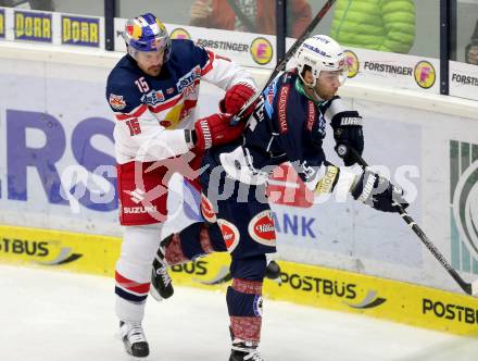 EBEL. Eishockey Bundesliga. EC VSV gegen EC Red Bull Salzburg. David Kreuter,  (VSV), Manuel Latusa (Salzburg). Villach, am 20.10.2015.
Foto: Kuess 


---
pressefotos, pressefotografie, kuess, qs, qspictures, sport, bild, bilder, bilddatenbank