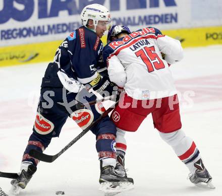 EBEL. Eishockey Bundesliga. EC VSV gegen EC Red Bull Salzburg. Ryan McKiernan,  (VSV), Manuel Latusa (Salzburg). Villach, am 20.10.2015.
Foto: Kuess 


---
pressefotos, pressefotografie, kuess, qs, qspictures, sport, bild, bilder, bilddatenbank