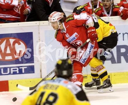 EBEL. Eishockey Bundesliga. KAC gegen UPC Vienna Capitals. Luke Walker (KAC), Julian Grosslercher (Caps). Klagenfurt, am 23.10.2015.
Foto: Kuess

---
pressefotos, pressefotografie, kuess, qs, qspictures, sport, bild, bilder, bilddatenbank