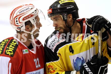 EBEL. Eishockey Bundesliga. KAC gegen UPC Vienna Capitals. Thomas Poeck,  (KAC), Philippe Lakos (Caps). Klagenfurt, am 23.10.2015.
Foto: Kuess

---
pressefotos, pressefotografie, kuess, qs, qspictures, sport, bild, bilder, bilddatenbank