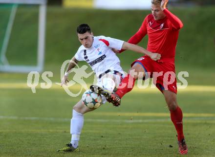 Fussball. Kaerntner Liga. ATUS Ferlach gegen SAK. Dejan Kern, (Ferlach), Tadej Zagar Knez (SAK). Ferlach, am 23.10.2015.
Foto: Kuess
---
pressefotos, pressefotografie, kuess, qs, qspictures, sport, bild, bilder, bilddatenbank