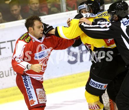 EBEL. Eishockey Bundesliga. KAC gegen UPC Vienna Capitals. Kevin Kapstad,  (KAC), Andreas Noedl (Caps). Klagenfurt, am 23.10.2015.
Foto: Kuess

---
pressefotos, pressefotografie, kuess, qs, qspictures, sport, bild, bilder, bilddatenbank