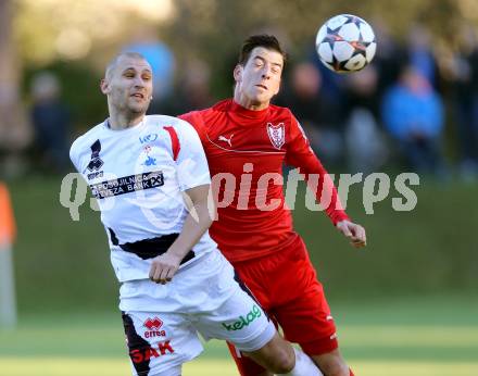 Fussball. Kaerntner Liga. ATUS Ferlach gegen SAK. David Muenzer, (Ferlach), Christan Dlopst (SAK). Ferlach, am 23.10.2015.
Foto: Kuess
---
pressefotos, pressefotografie, kuess, qs, qspictures, sport, bild, bilder, bilddatenbank