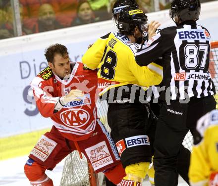 EBEL. Eishockey Bundesliga. KAC gegen UPC Vienna Capitals. Kevin Kapstad,  (KAC), Andreas Noedl (Caps). Klagenfurt, am 23.10.2015.
Foto: Kuess

---
pressefotos, pressefotografie, kuess, qs, qspictures, sport, bild, bilder, bilddatenbank