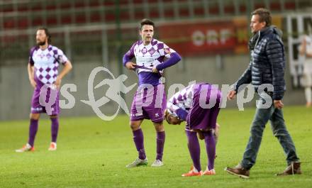 Fussball Sky go Erste Liga. SK Austria Klagenfurt gegen SKN St. Poelten.    Matthias Sereinig, Domagoj Beslic, Trainer Manfred Bender (Klagenfurt). Klagenfurt, am 16.10.2015.
Foto: Kuess
---
pressefotos, pressefotografie, kuess, qs, qspictures, sport, bild, bilder, bilddatenbank