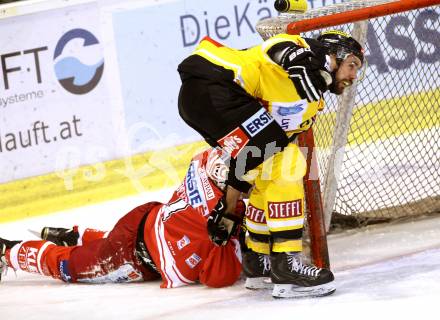 EBEL. Eishockey Bundesliga. KAC gegen UPC Vienna Capitals. Thomas Hundertpfund, (KAC), Philippe Lakos (Caps). Klagenfurt, am 23.10.2015.
Foto: Kuess

---
pressefotos, pressefotografie, kuess, qs, qspictures, sport, bild, bilder, bilddatenbank