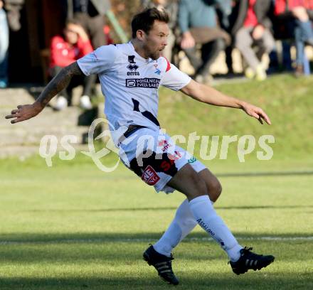 Fussball. Kaerntner Liga. ATUS Ferlach gegen SAK. Michael Kirisits (SAK). Ferlach, am 23.10.2015.
Foto: Kuess
---
pressefotos, pressefotografie, kuess, qs, qspictures, sport, bild, bilder, bilddatenbank