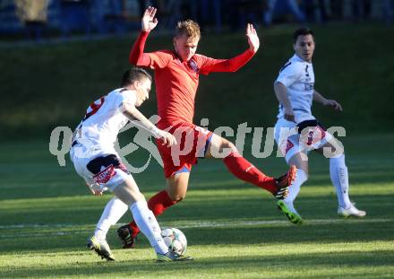 Fussball. Kaerntner Liga. ATUS Ferlach gegen SAK. Dejan Kern,  (Ferlach), Tadej Zagar Knez (SAK). Ferlach, am 23.10.2015.
Foto: Kuess
---
pressefotos, pressefotografie, kuess, qs, qspictures, sport, bild, bilder, bilddatenbank