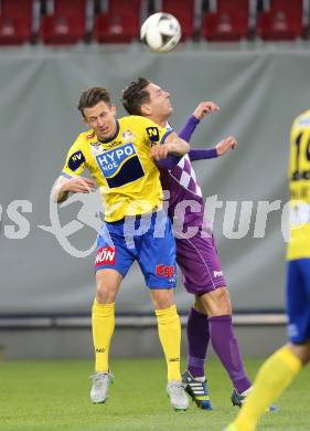 Fussball Sky go Erste Liga. SK Austria Klagenfurt gegen SKN St. Poelten.    Bernd Kager,  (Klagenfurt), Florian Mader (St. Poelten). Klagenfurt, am 16.10.2015.
Foto: Kuess
---
pressefotos, pressefotografie, kuess, qs, qspictures, sport, bild, bilder, bilddatenbank