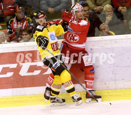 EBEL. Eishockey Bundesliga. KAC gegen UPC Vienna Capitals. Oliver Setzinger, (KAC), Michael Schiechl (Caps). Klagenfurt, am 23.10.2015.
Foto: Kuess

---
pressefotos, pressefotografie, kuess, qs, qspictures, sport, bild, bilder, bilddatenbank