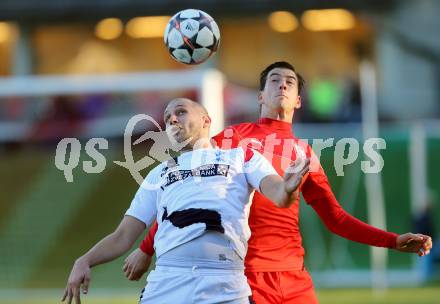 Fussball. Kaerntner Liga. ATUS Ferlach gegen SAK. David Muenzer, (Ferlach), Christian Dlopst (SAK). Ferlach, am 23.10.2015.
Foto: Kuess
---
pressefotos, pressefotografie, kuess, qs, qspictures, sport, bild, bilder, bilddatenbank