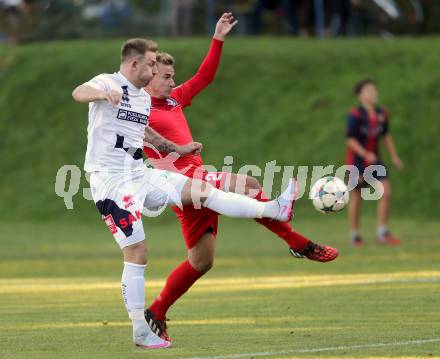 Fussball. Kaerntner Liga. ATUS Ferlach gegen SAK. Dejan Kern, (Ferlach), Darijo Biscan (SAK). Ferlach, am 23.10.2015.
Foto: Kuess
---
pressefotos, pressefotografie, kuess, qs, qspictures, sport, bild, bilder, bilddatenbank