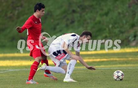 Fussball. Kaerntner Liga. ATUS Ferlach gegen SAK. Lukas Jaklitsch, (Ferlach), Nico Hrstic  (SAK). Ferlach, am 23.10.2015.
Foto: Kuess
---
pressefotos, pressefotografie, kuess, qs, qspictures, sport, bild, bilder, bilddatenbank