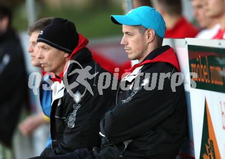 Fussball. Kaerntner Liga. ATUS Ferlach gegen SAK. Co-Trainer Wolfgang Veratschnig, Trainer Mario Verdel (Ferlach). Ferlach, am 23.10.2015.
Foto: Kuess
---
pressefotos, pressefotografie, kuess, qs, qspictures, sport, bild, bilder, bilddatenbank