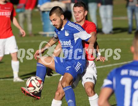 Fussball Kaerntner Liga. Treibach gegen Gmuend. Yosifov Svetlozar Angelov (Treibach), Marvin Metzler (Gmuend). Treibach, am 24.10.2015.
Foto: Kuess
---
pressefotos, pressefotografie, kuess, qs, qspictures, sport, bild, bilder, bilddatenbank