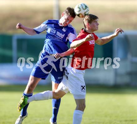 Fussball Kaerntner Liga. Treibach gegen Gmuend. Hanno Ulrich Wachernig,  (Treibach), Domenik Steiner (Gmuend). Treibach, am 24.10.2015.
Foto: Kuess
---
pressefotos, pressefotografie, kuess, qs, qspictures, sport, bild, bilder, bilddatenbank