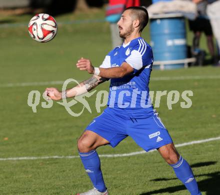 Fussball Kaerntner Liga. Treibach gegen Gmuend. Yosifov Svetlozar Angelov (Treibach). Treibach, am 24.10.2015.
Foto: Kuess
---
pressefotos, pressefotografie, kuess, qs, qspictures, sport, bild, bilder, bilddatenbank