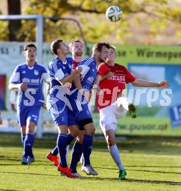 Fussball Kaerntner Liga. Treibach gegen Gmuend. Lukas Rabitsch, Julian Huebl, (Treibach), Domenik Steiner  (Gmuend). Treibach, am 24.10.2015.
Foto: Kuess
---
pressefotos, pressefotografie, kuess, qs, qspictures, sport, bild, bilder, bilddatenbank