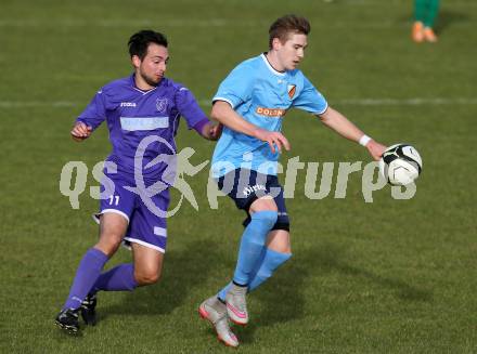 Fussball Unterliga Ost. SG FC Poggersdorf gegen Eberstein. Christoph Duller,  (Poggersdorf), David Koerbler (Eberstein). Poggersdorf, am 25.10.2015.
Foto: Kuess
---
pressefotos, pressefotografie, kuess, qs, qspictures, sport, bild, bilder, bilddatenbank