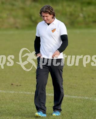 Fussball Unterliga Ost. SG FC Poggersdorf gegen Eberstein. Trainer Aco Obradovic (Eberstein). Poggersdorf, am 25.10.2015.
Foto: Kuess
---
pressefotos, pressefotografie, kuess, qs, qspictures, sport, bild, bilder, bilddatenbank