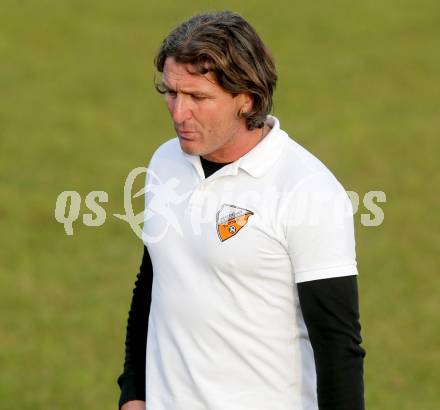 Fussball Unterliga Ost. SG FC Poggersdorf gegen Eberstein.  Trainer Aco Obradovic (Eberstein). Poggersdorf, am 25.10.2015.
Foto: Kuess
---
pressefotos, pressefotografie, kuess, qs, qspictures, sport, bild, bilder, bilddatenbank