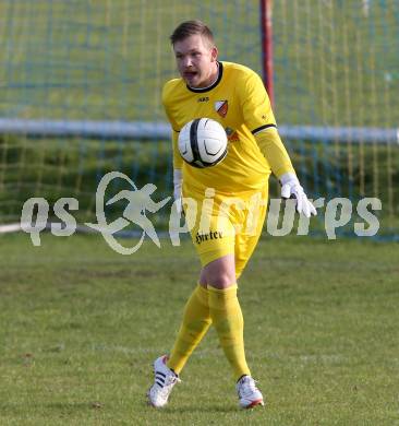 Fussball Unterliga Ost. SG FC Poggersdorf gegen Eberstein.  Patrick Christian Boeck  (Eberstein). Poggersdorf, am 25.10.2015.
Foto: Kuess
---
pressefotos, pressefotografie, kuess, qs, qspictures, sport, bild, bilder, bilddatenbank