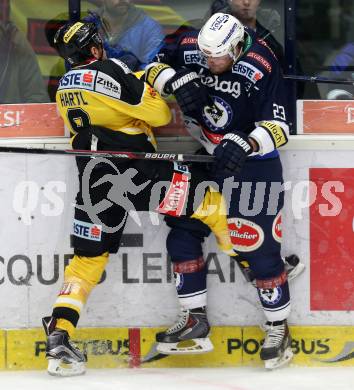 EBEL. Eishockey Bundesliga. EC VSV gegen UPC Vienna Capitals. Markus Schlacher,  (VSV), Nikolaus Hartl (Vienna Capitals). Villach, am 26.10.2015.
Foto: Kuess 


---
pressefotos, pressefotografie, kuess, qs, qspictures, sport, bild, bilder, bilddatenbank