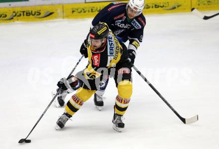 EBEL. Eishockey Bundesliga. EC VSV gegen UPC Vienna Capitals. Stefan Bacher, (VSV), Matthew Dzieduszycki (Vienna Capitals). Villach, am 26.10.2015.
Foto: Kuess 


---
pressefotos, pressefotografie, kuess, qs, qspictures, sport, bild, bilder, bilddatenbank