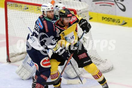 EBEL. Eishockey Bundesliga. EC VSV gegen UPC Vienna Capitals. David Kreuter,  (VSV), Kurtis McLean (Vienna Capitals). Villach, am 26.10.2015.
Foto: Kuess 


---
pressefotos, pressefotografie, kuess, qs, qspictures, sport, bild, bilder, bilddatenbank