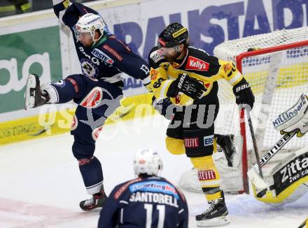 EBEL. Eishockey Bundesliga. EC VSV gegen UPC Vienna Capitals. Ziga Pance, (VSV), Troy Milam (Vienna Capitals). Villach, am 26.10.2015.
Foto: Kuess 


---
pressefotos, pressefotografie, kuess, qs, qspictures, sport, bild, bilder, bilddatenbank