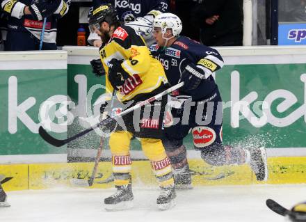 EBEL. Eishockey Bundesliga. EC VSV gegen UPC Vienna Capitals. Ryan McKiernan,  (VSV), Troy Milam (Vienna Capitals). Villach, am 26.10.2015.
Foto: Kuess 


---
pressefotos, pressefotografie, kuess, qs, qspictures, sport, bild, bilder, bilddatenbank