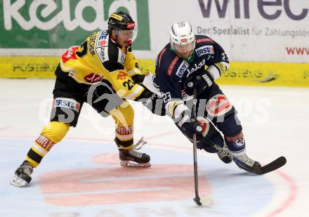 EBEL. Eishockey Bundesliga. EC VSV gegen UPC Vienna Capitals. Markus Schlacher,  (VSV), Derek Whitmore (Vienna Capitals). Villach, am 26.10.2015.
Foto: Kuess 


---
pressefotos, pressefotografie, kuess, qs, qspictures, sport, bild, bilder, bilddatenbank