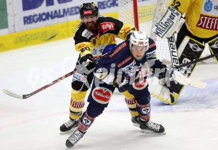 EBEL. Eishockey Bundesliga. EC VSV gegen UPC Vienna Capitals. Patrick Platzer, (VSV), Troy Milam  (Vienna Capitals). Villach, am 26.10.2015.
Foto: Kuess 


---
pressefotos, pressefotografie, kuess, qs, qspictures, sport, bild, bilder, bilddatenbank