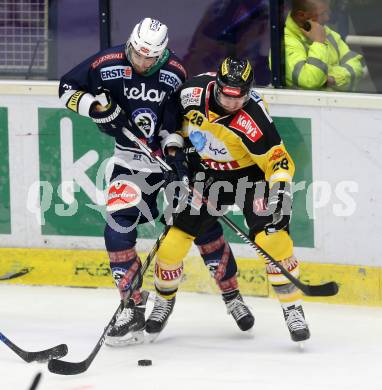 EBEL. Eishockey Bundesliga. EC VSV gegen UPC Vienna Capitals. Miha Verlic,  (VSV), Andreas Noedl (Vienna Capitals). Villach, am 26.10.2015.
Foto: Kuess 


---
pressefotos, pressefotografie, kuess, qs, qspictures, sport, bild, bilder, bilddatenbank