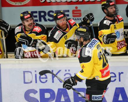 EBEL. Eishockey Bundesliga. EC VSV gegen UPC Vienna Capitals.  Torjubel Andreas Noedl (Vienna Capitals). Villach, am 26.10.2015.
Foto: Kuess 


---
pressefotos, pressefotografie, kuess, qs, qspictures, sport, bild, bilder, bilddatenbank