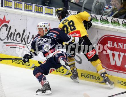 EBEL. Eishockey Bundesliga. EC VSV gegen UPC Vienna Capitals.  Nico Brunner,  (VSV), Andreas Noedl (Vienna Capitals). Villach, am 26.10.2015.
Foto: Kuess 


---
pressefotos, pressefotografie, kuess, qs, qspictures, sport, bild, bilder, bilddatenbank