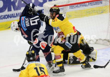 EBEL. Eishockey Bundesliga. EC VSV gegen UPC Vienna Capitals. Miha Verlic,  (VSV), Klemen Pretnar (Vienna Capitals). Villach, am 26.10.2015.
Foto: Kuess 


---
pressefotos, pressefotografie, kuess, qs, qspictures, sport, bild, bilder, bilddatenbank