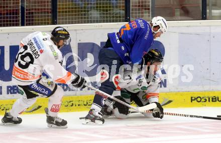 EBEL. Eishockey Bundesliga. EC VSV gegen Moser Medical Graz 99ers.  Daniel Schlacher,  (VSV), Philip DeSimone, Matthew Fornataro (Graz). Villach, am 30.10.2015.
Foto: Kuess 


---
pressefotos, pressefotografie, kuess, qs, qspictures, sport, bild, bilder, bilddatenbank