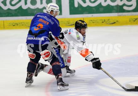 EBEL. Eishockey Bundesliga. EC VSV gegen Moser Medical Graz 99ers.  Dustin Johner, (VSV), Daniel Woger (Graz). Villach, am 30.10.2015.
Foto: Kuess 


---
pressefotos, pressefotografie, kuess, qs, qspictures, sport, bild, bilder, bilddatenbank