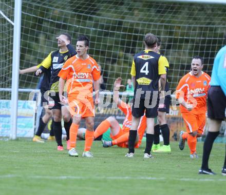 Fussball. 1. Klasse D. Eisenkappel gegen Bad St. Leonhard. torjubel (Eisenkappel). Eisenkappel, 26.10.2015.
Foto: Kuess
---
pressefotos, pressefotografie, kuess, qs, qspictures, sport, bild, bilder, bilddatenbank